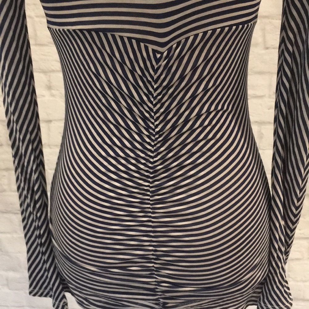 BCBG Sample, Blue & White Striped Long-Sleeved Tee w/Ruched Back - Size XS/S - Picture 5 of 9